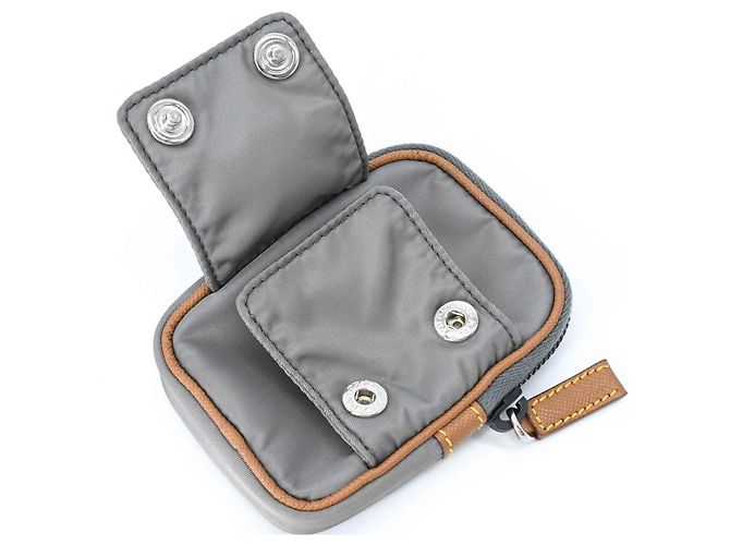 Borsa a Spalla Triangle in Re-Nylon Tessuto di Prada Marrone Nero - vista 17