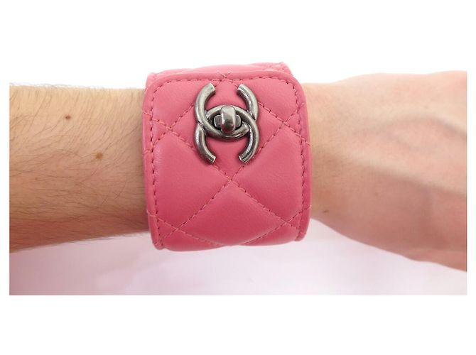 NUOVO BRACCIALE CHANEL CHIUSURA TIMELESS A61066 15,5CM IN PELLE QUILT ROSA - vista 6