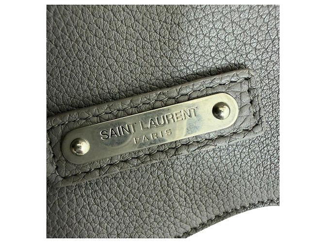 Bolsa Sac De Jour Nano da Saint Laurent em couro cinza - vista 11