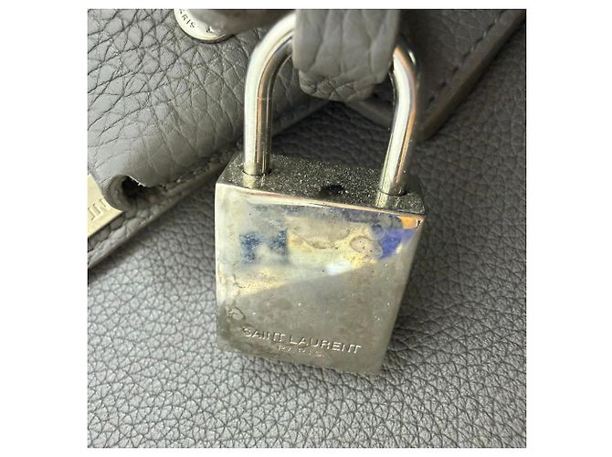 Bolsa Sac De Jour Nano da Saint Laurent em couro cinza - vista 12