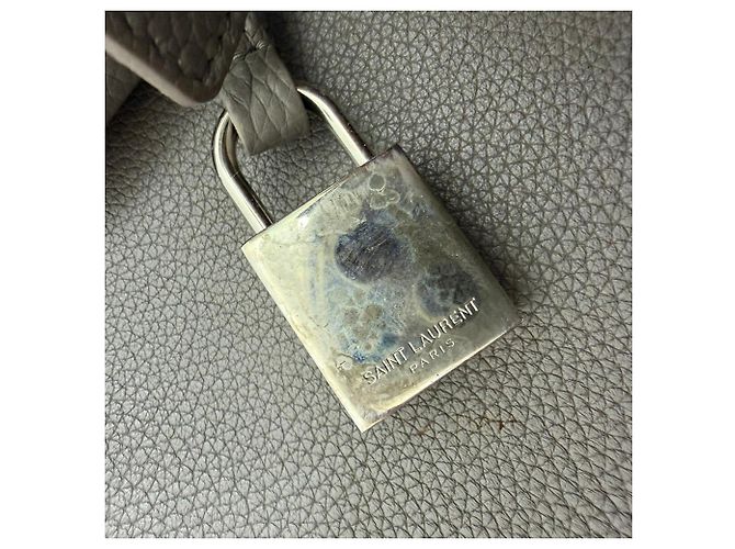 Bolsa Sac De Jour Nano da Saint Laurent em couro cinza - vista 13