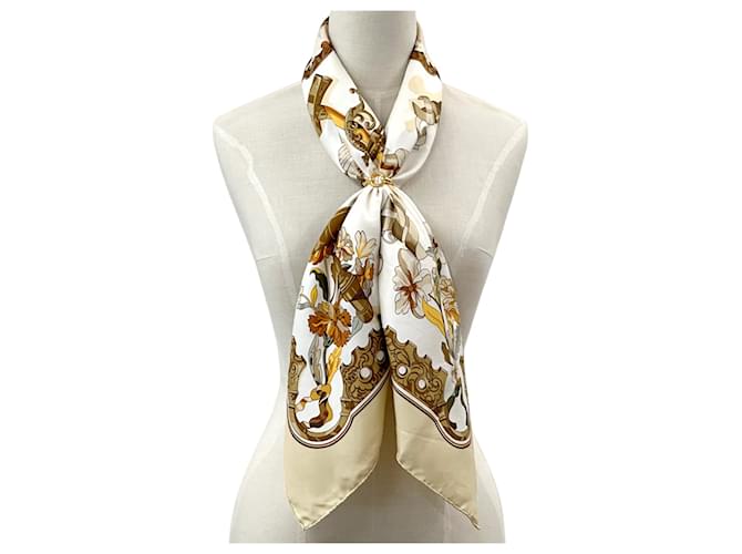 Silk In Bufanda de seda beige Hermès - vista 6