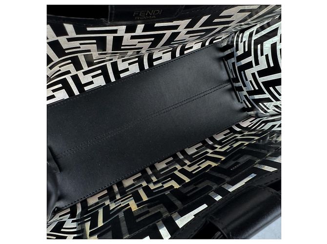 Borsa a mano Runaway Shopper Fendi in pelle vinilica nera e trasparente Nero - vista 5