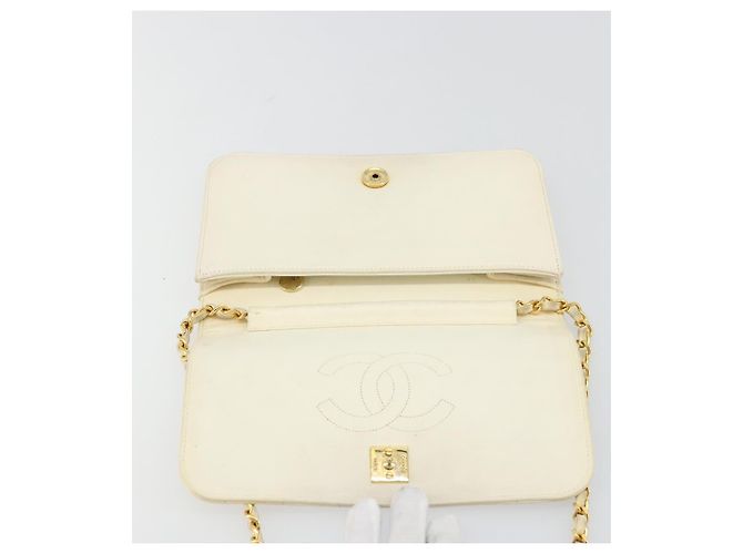 CHANEL Matelassé Schultertasche aus Lammleder Weiß Gold CC Auth BA12264 Golden - Ansicht 18