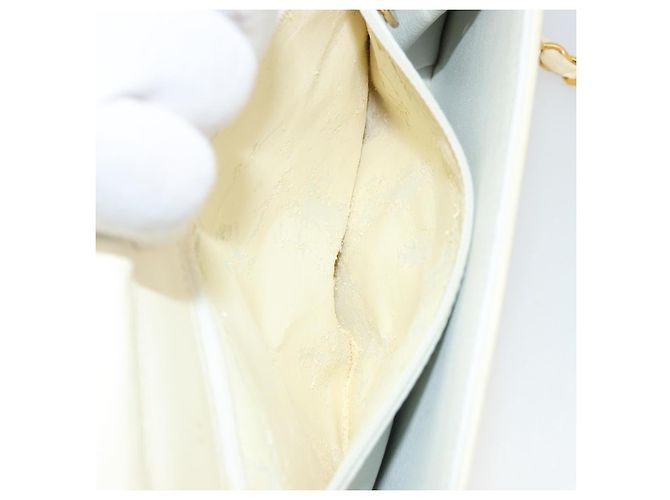 CHANEL Matelassé Schultertasche aus Lammleder Weiß Gold CC Auth BA12264 Golden - Ansicht 22