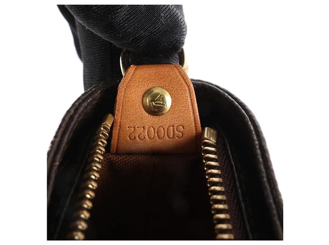 Borsa a Spalla Cabas Mezzo Monogram Louis Vuitton in Marrone M51151 - vista 12