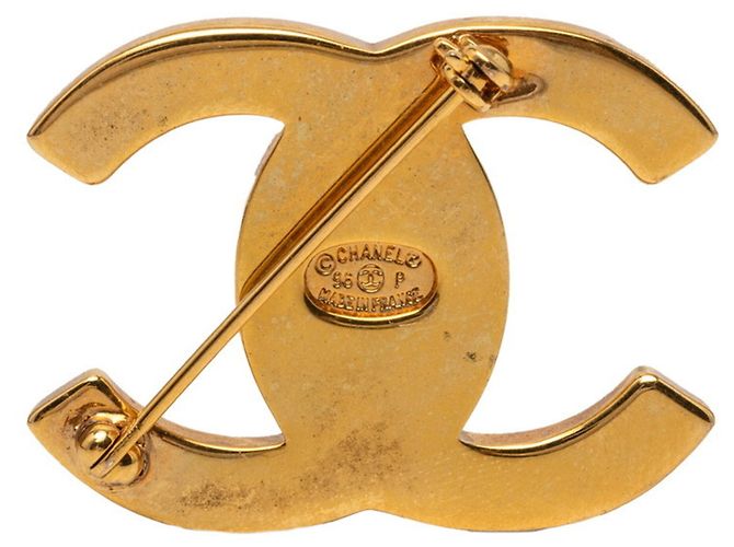 Spilla Logo Turnlock Coco Mark di Chanel D'oro - vista 2