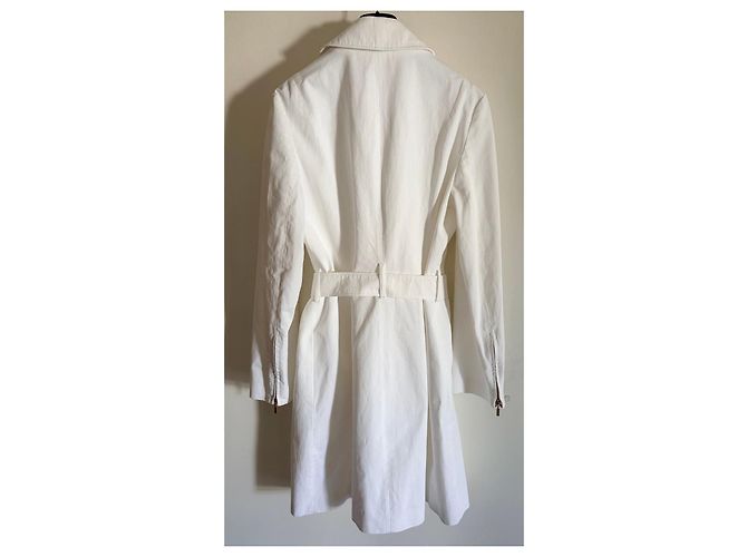 Carla G. Trench blanco Carla G con cinturón y cremalleras doradas Gold hardware - vista 18