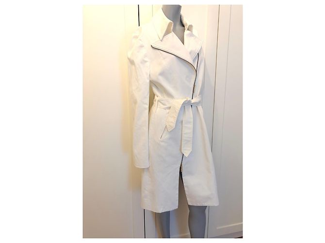 Carla G. Trench blanco Carla G con cinturón y cremalleras doradas Gold hardware - vista 4