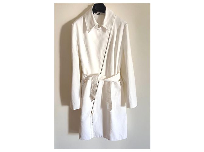 Carla G. Trench blanco Carla G con cinturón y cremalleras doradas Gold hardware - vista 8
