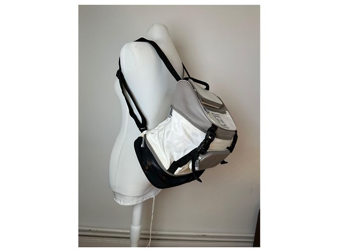 Mochila vintage CHANEL em nylon creme e preto Bege - vista 2