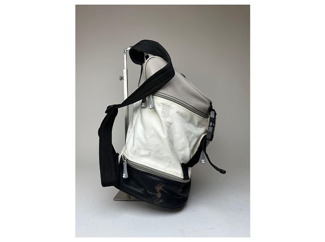 Mochila vintage CHANEL em nylon creme e preto Bege - vista 6