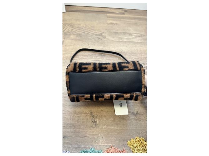 Borsa Fendi Peekaboo Iconic Mini Shearling FF Zucca Nero Arancione - vista 3