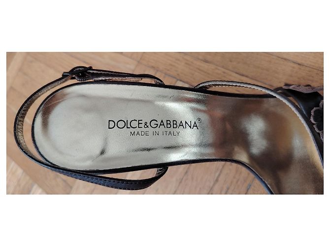 DOLCE & GABBANA LEDERSANDALEN MIT BLUMEN. Braun - Ansicht 2