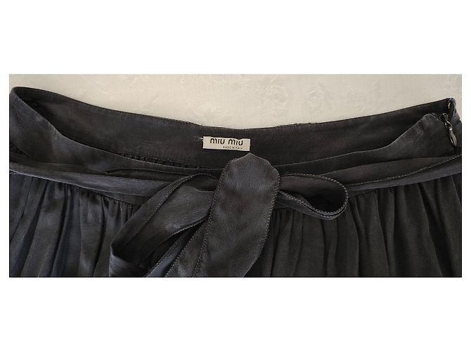 FALDA MIDI PRADA EN CREPE DE CHINE CON CINTURÓN. Negro - vista 2