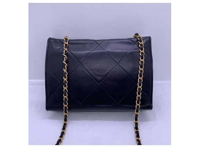 Chanel Borsa a spalla Matelassé in pelle di agnello nera con finiture dorate Nero - vista 2