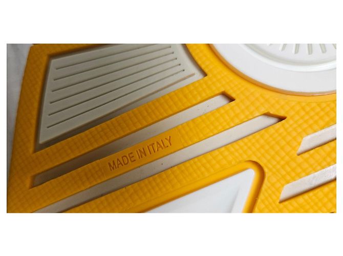 Louis Vuitton Sneaker LV Trainer Bianco Grigio Giallo - vista 13