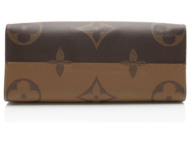 Sac Onthego MM en toile Monogram géant Louis Vuitton Marron - vue 4
