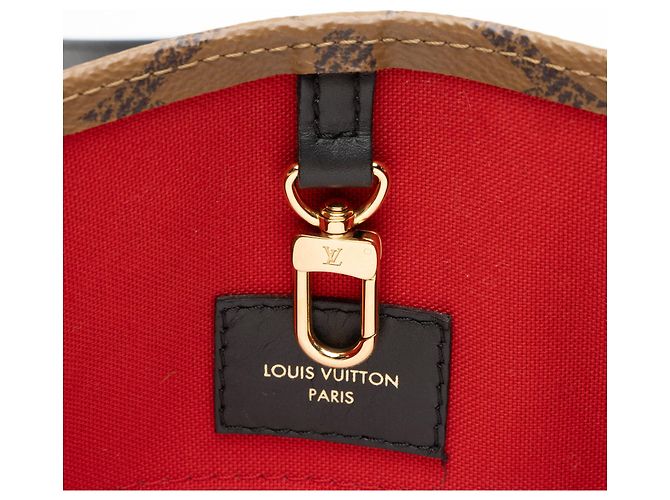 Sac Onthego MM en toile Monogram géant Louis Vuitton Marron - vue 8