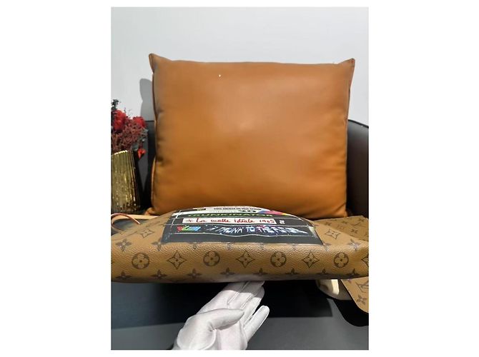 Louis Vuitton Borsa Tote Carry It in Pelle Marrone Graffiti - vista 4