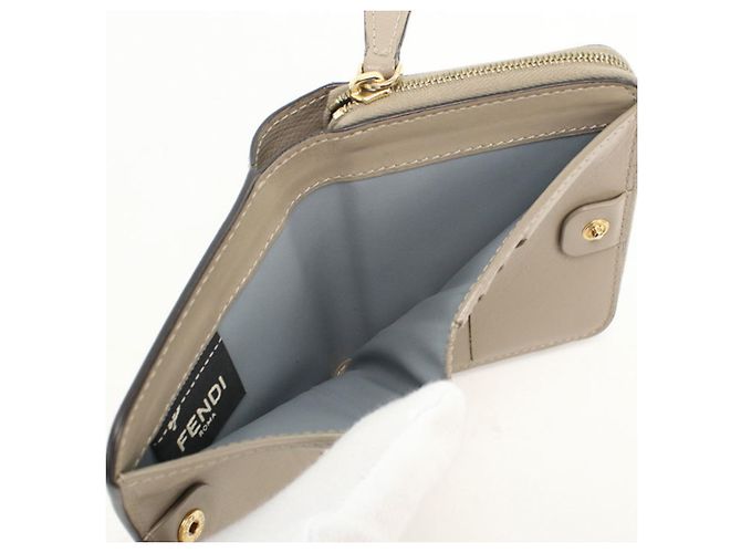 Fendi Bi-Fold Geldbörse in Beige - Ansicht 4
