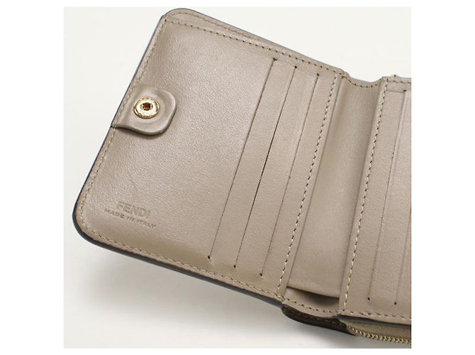 Fendi Bi-Fold Geldbörse in Beige - Ansicht 8