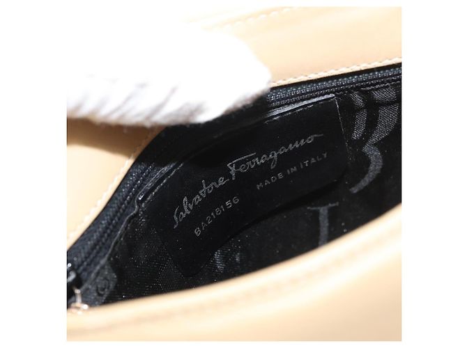Borsa a Spalla Gancini in Pelle Beige Argento Auth 175046 di Salvatore Ferragamo - vista 12