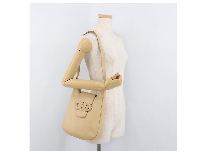 Borsa a Spalla Gancini in Pelle Beige Argento Auth 175046 di Salvatore Ferragamo - vista 21