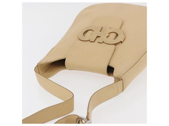 Borsa a Spalla Gancini in Pelle Beige Argento Auth 175046 di Salvatore Ferragamo - vista 6