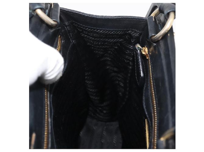 Prada Borsa Tote in Pelle Nera e Oro Auth 176925A Nero D'oro - vista 21