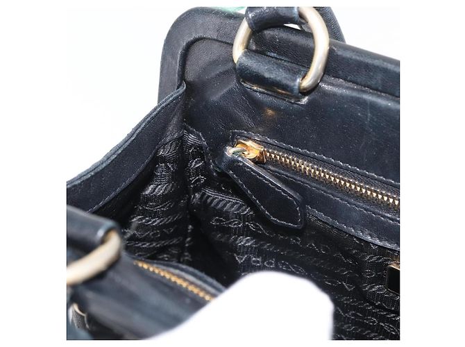 Prada Borsa Tote in Pelle Nera e Oro Auth 176925A Nero D'oro - vista 22