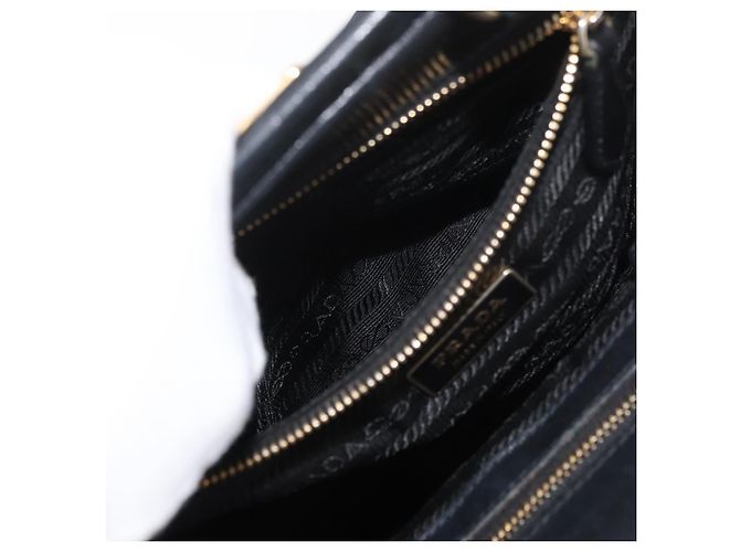 Prada Borsa Tote in Pelle Nera e Oro Auth 176925A Nero D'oro - vista 23