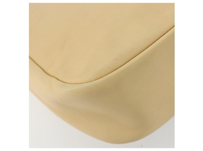 Borsa a Spalla Gancini in Pelle Avorio Argento Auth BA12266 di Salvatore Ferragamo - vista 16