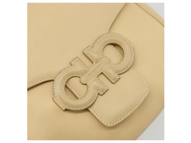 Borsa a Spalla Gancini in Pelle Avorio Argento Auth BA12266 di Salvatore Ferragamo - vista 17