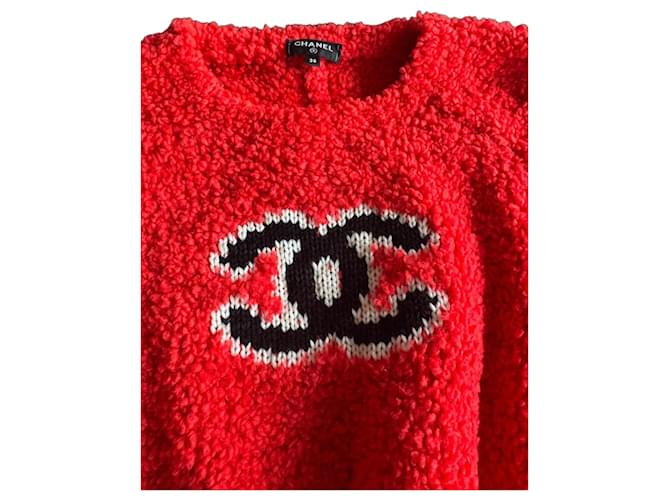 Roter Teddy-Fleece-Pullover mit CC-Logo von Chanel - Ansicht 2