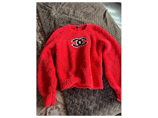 Roter Teddy-Fleece-Pullover mit CC-Logo von Chanel - Ansicht 4