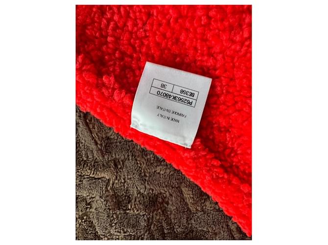 Roter Teddy-Fleece-Pullover mit CC-Logo von Chanel - Ansicht 5