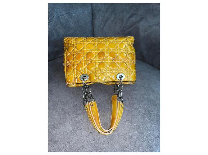 Christian Dior Borsa Lady Dior Media Pelle di Agnello Gialla Cannage Giallo - vista 4