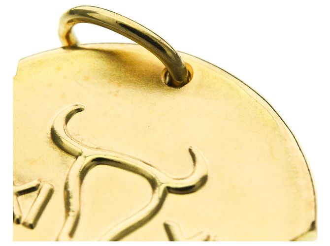 Collana pendente medaglia zodiacale Tauri in oro giallo 18K di Van Cleef & Arpels - vista 9