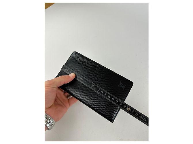 Vintage Louis Vuitton Long Wallet Epi Leather Black - view 8