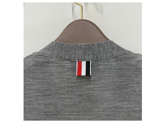 Thom Browne Asymmetrischer Arm Band Merinowoll-Cardigan in Hellgrau Braun - Ansicht 20
