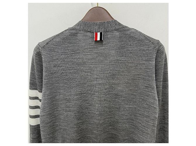 Thom Browne Asymmetrischer Arm Band Merinowoll-Cardigan in Hellgrau Braun - Ansicht 21