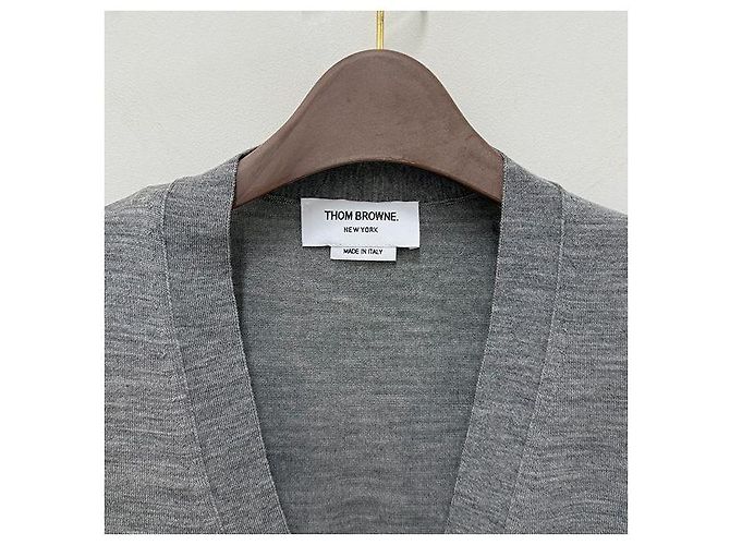 Thom Browne Asymmetrischer Arm Band Merinowoll-Cardigan in Hellgrau Braun - Ansicht 3