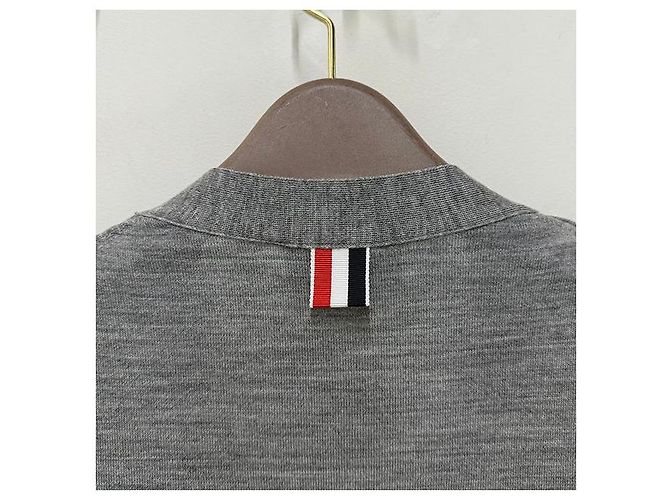 Thom Browne Asymmetrischer Arm Band Merinowoll-Cardigan in Hellgrau Braun - Ansicht 8