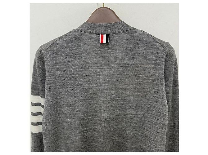 Thom Browne Asymmetrischer Arm Band Merinowoll-Cardigan in Hellgrau Braun - Ansicht 9