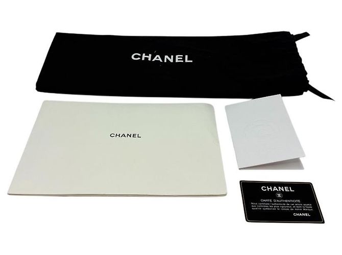 Chanel Bolsa de ombro em couro de bezerro preto com corrente preta - vista 11