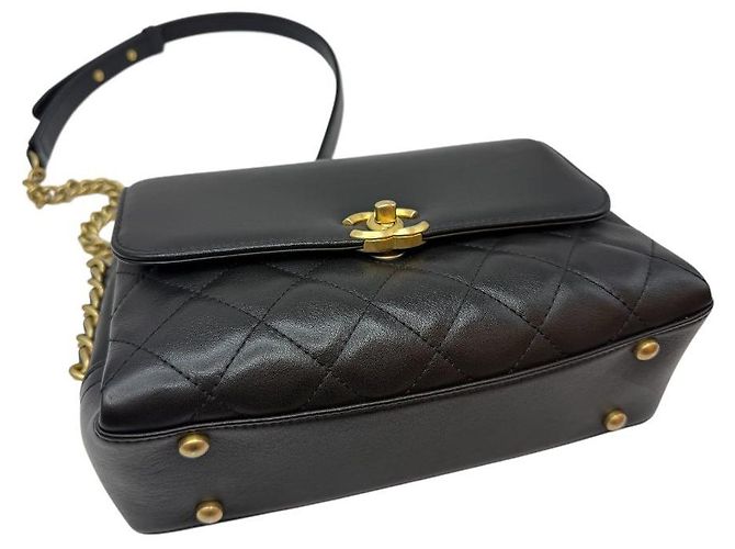 Chanel Bolsa de ombro em couro de bezerro preto com corrente preta - vista 6