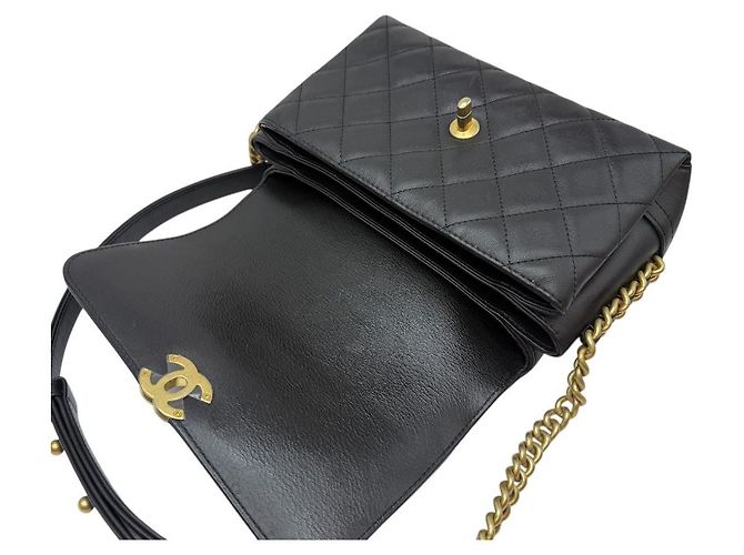 Chanel Bolsa de ombro em couro de bezerro preto com corrente preta - vista 9