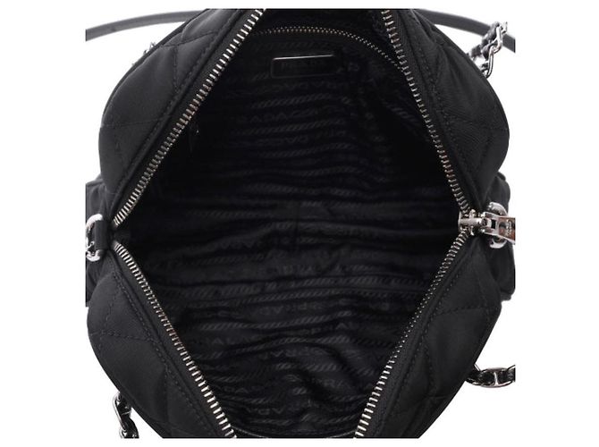 Prada Nylon gesteppte Schultertasche mit Kette Schwarz - Ansicht 10