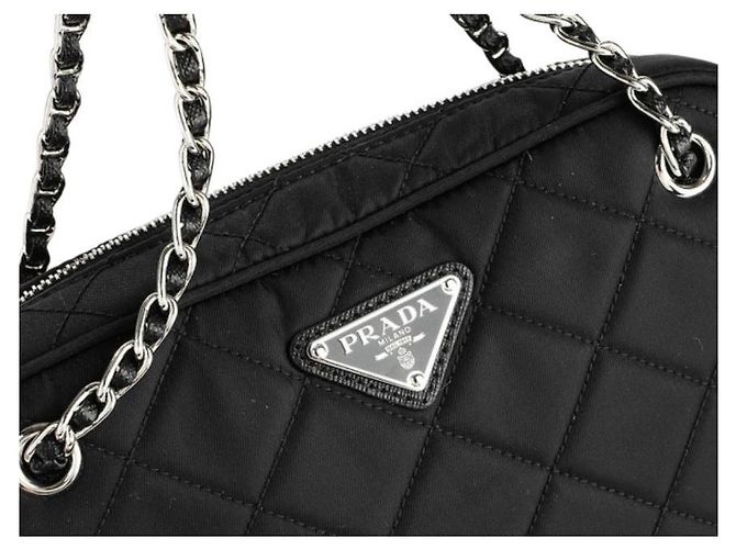 Prada Nylon gesteppte Schultertasche mit Kette Schwarz - Ansicht 12